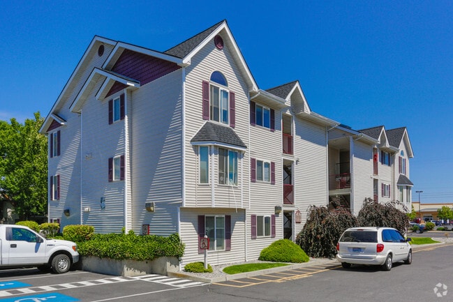 Building Photo - Knightsbridge Communities