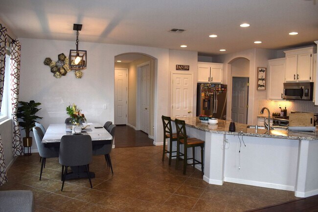 Foto del edificio - Resident Benefit Package Property