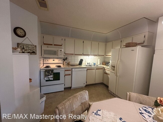 Building Photo - 1 br, 1 bath House - 2013 NE Collins Ave 4...