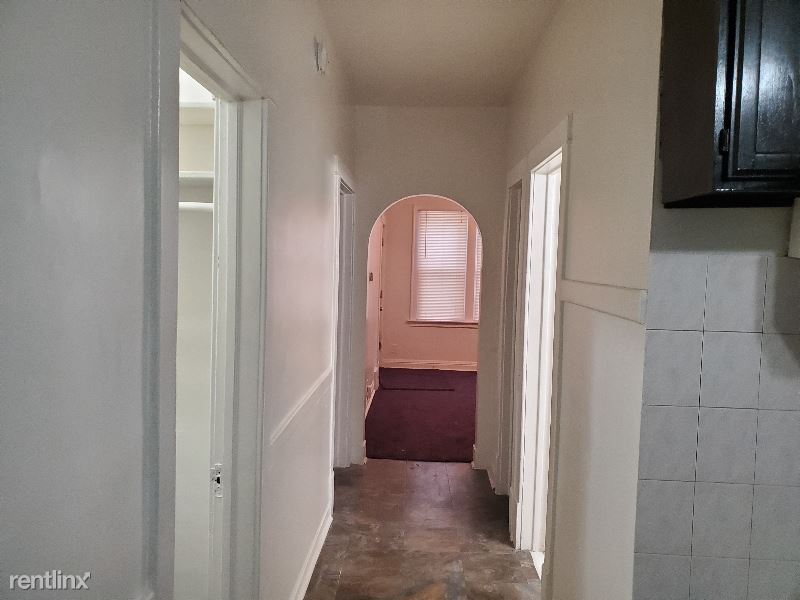 Foto del edificio - 2807 E 83rd St