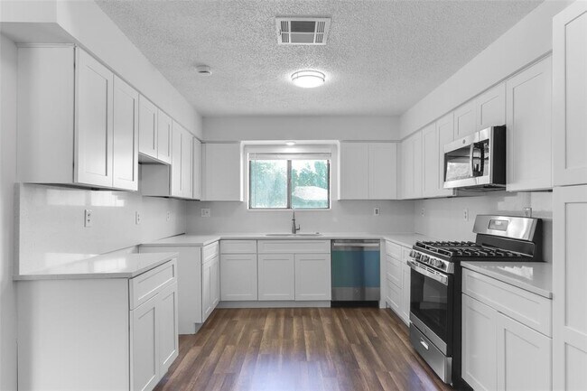 Building Photo - 2509 Sumac Ln
