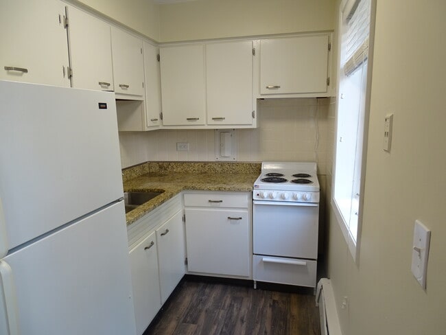 Building Photo - 426 W Barry Ave