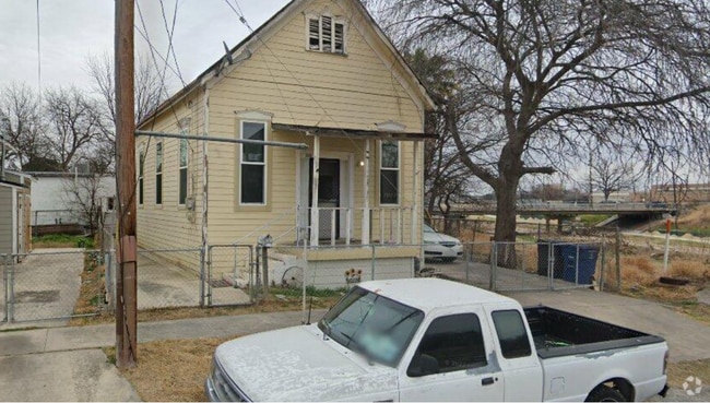 Building Photo - 210 S Smith St