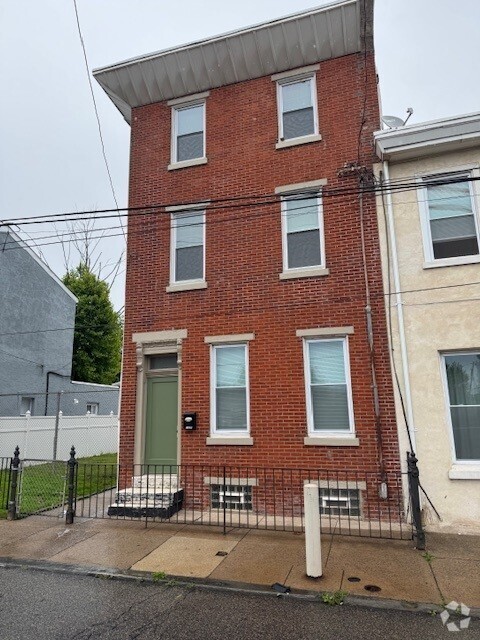 Building Photo - 1249 Adams Ave