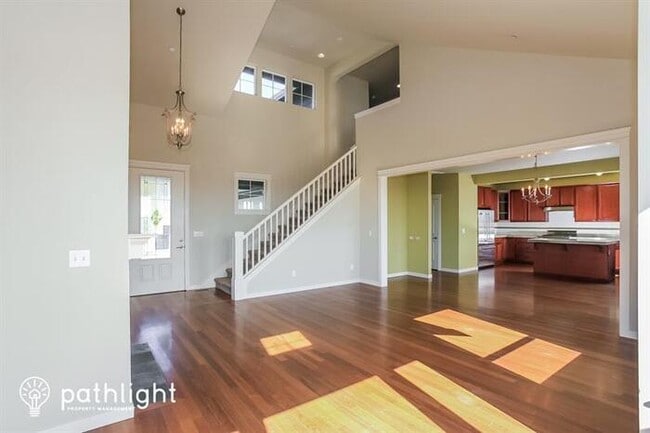 Building Photo - 1712 Skyline Ridge Ln SW