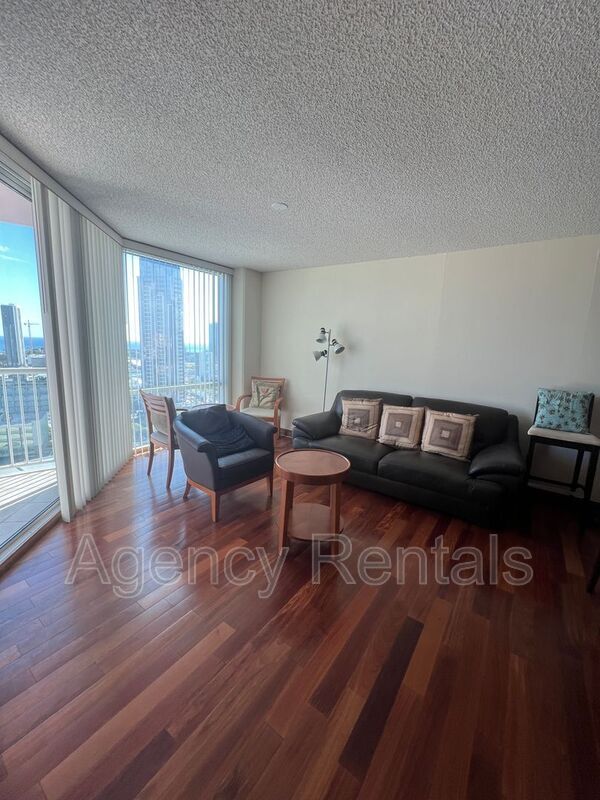 Photo - 801 S King St Apartment