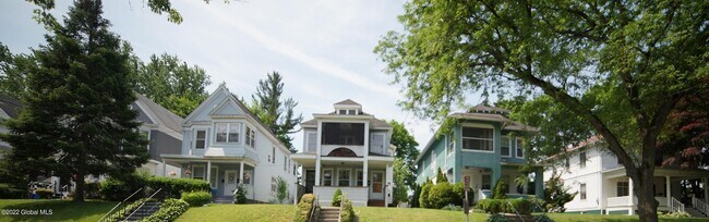 Building Photo - 864 Myrtle Ave