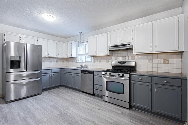 Building Photo - 4989 Lambeth Dr