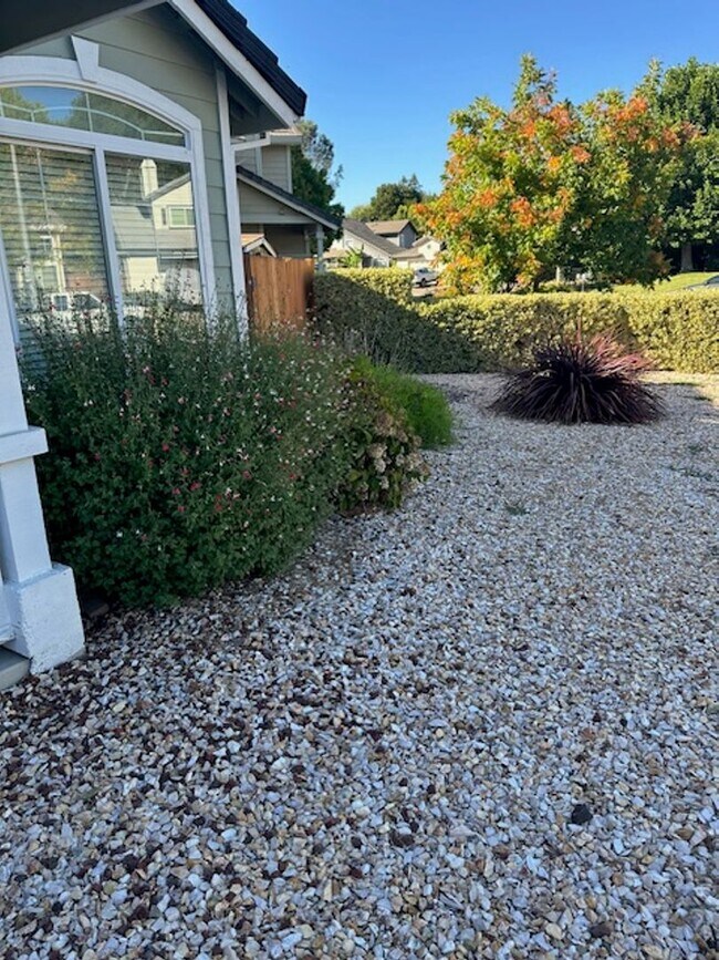 Foto del edificio - 9507 Lazy Creek Dr