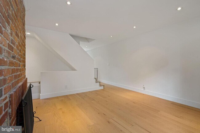 Building Photo - 2716 Poplar St NW
