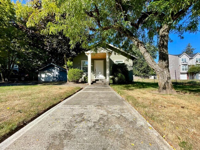 Foto del edificio - Charming Gresham Home with Spacious Yard & Garage!