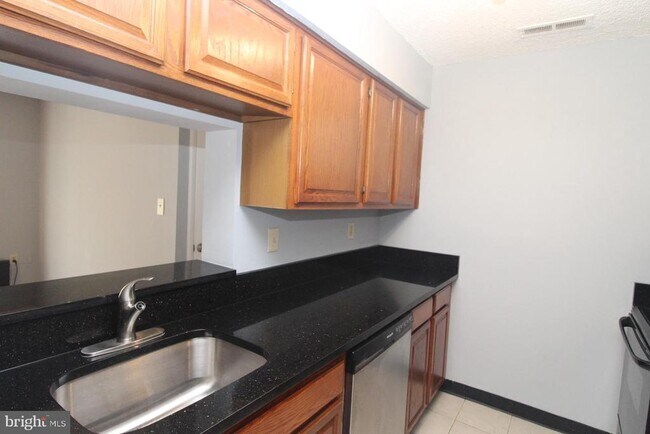 Building Photo - 814 Ravens Crest Dr