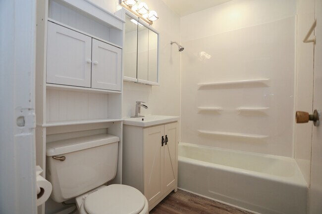 Foto del edificio - 3524 N Wilton Ave