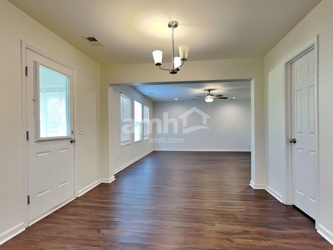 Building Photo - 501 Viceroy Dr
