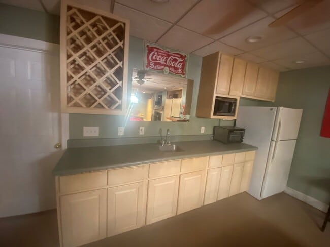 Building Photo - Suite A Main Level