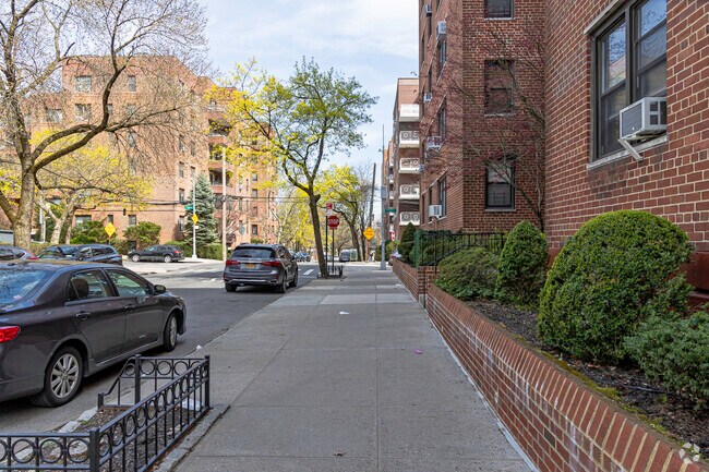 Walkway - 620-640 W 239th St