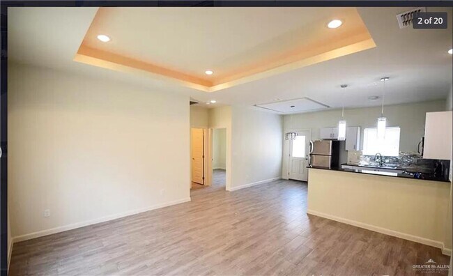 Building Photo - 1702 W Garrison Dr