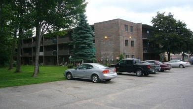 Building Photo - Village Green Apartments