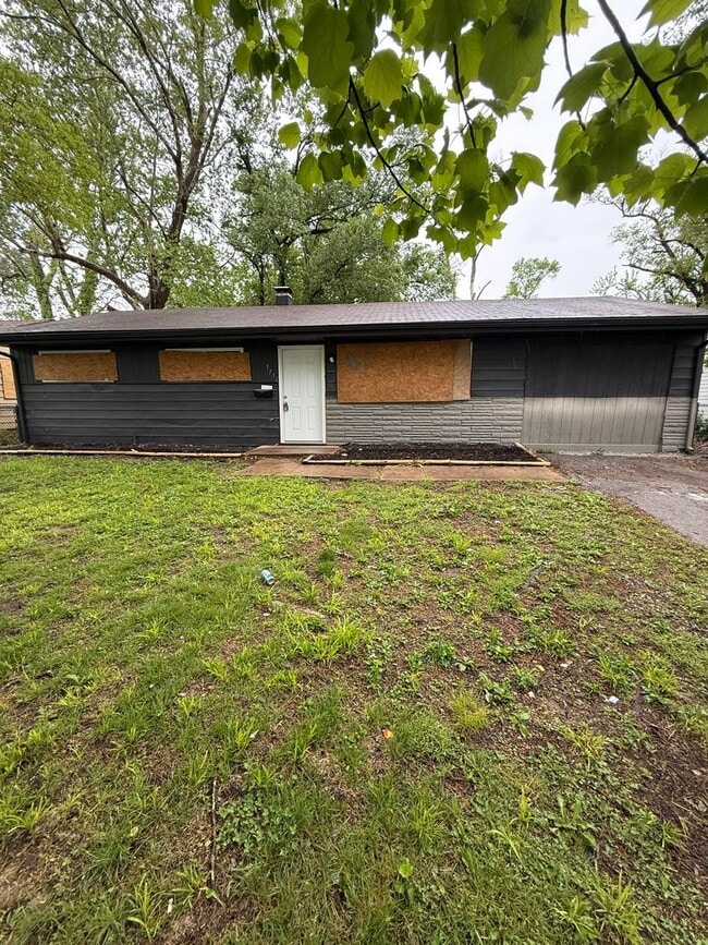 Building Photo - 1710 Parklane Dr