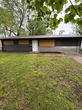 Building Photo - 1710 Parklane Dr