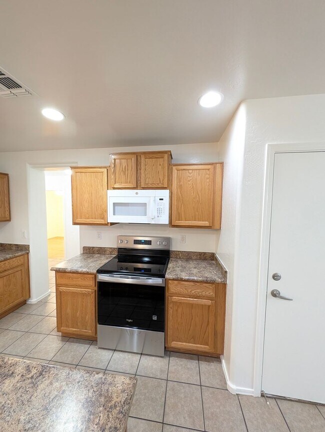 Foto del edificio - AVAILABLE NOW!!! - Roomy single story 4 bedroom home for rent in Pecan Creek!