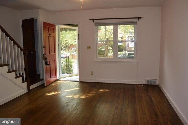 Foto del edificio - 524 E Luray Ave