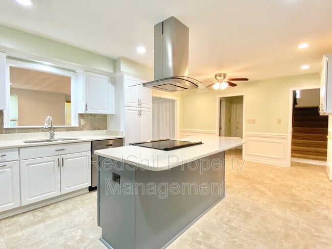 Foto del edificio - 565 Sterling Rd