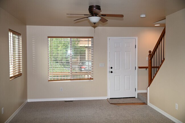 Foto del edificio - 3 Bedroom townhome NO deposit on 24 month ...