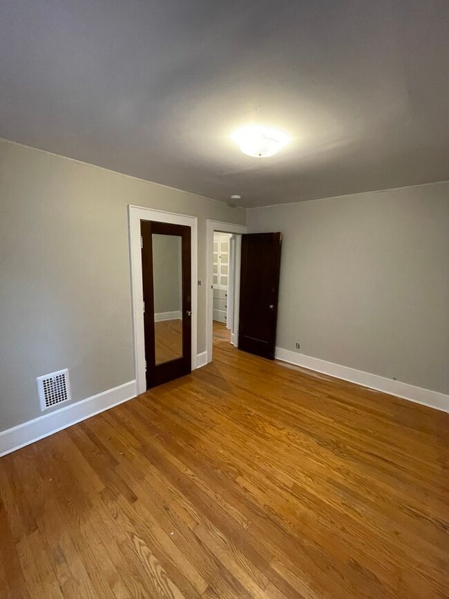 Photo - 220-222 W Genesse Park Dr Apartment