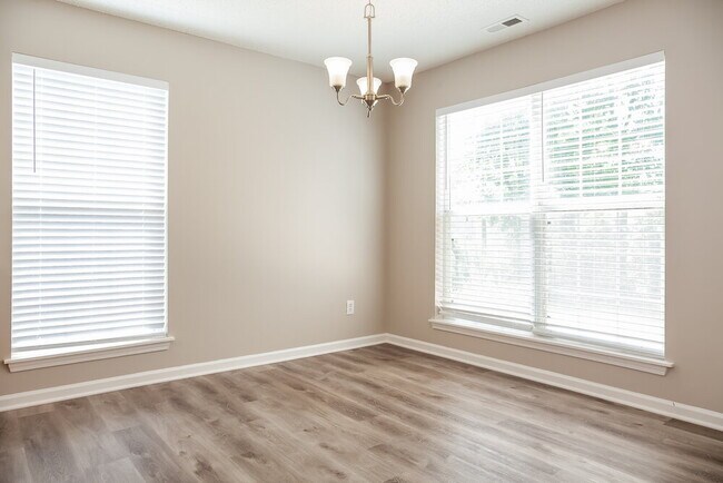 Foto del edificio - 8302 Bristol Ford Pl