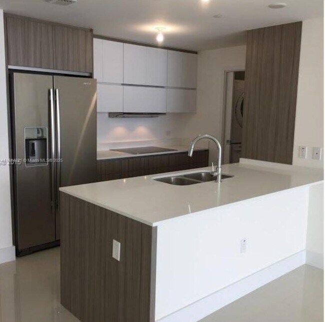 Foto del edificio - 600 NE 27th St