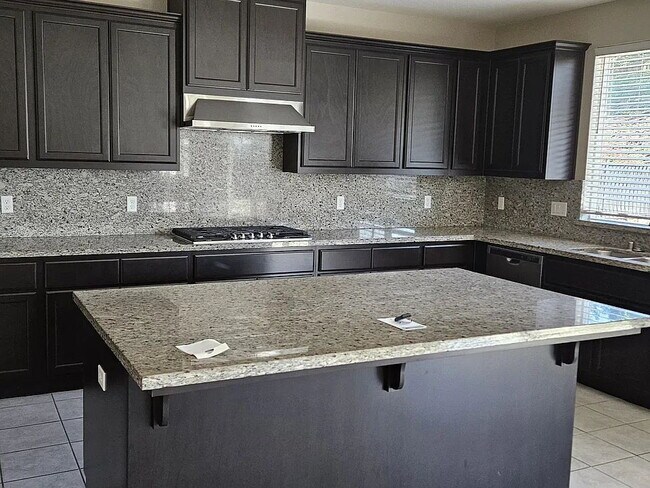 Foto del edificio - "Charming Copperopolis Retreat: Spacious 3-Bedroom Haven with 2.5 Baths & Cozy Fireplace!"
