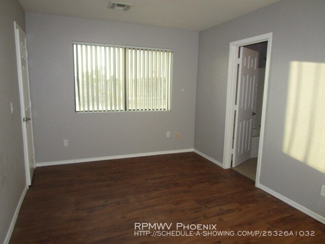 Building Photo - 728 E Apollo Rd