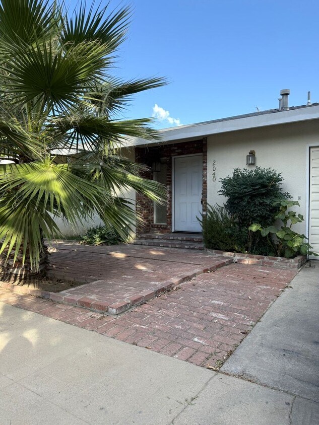 Foto principal - Spacious 2/2 home near shopping