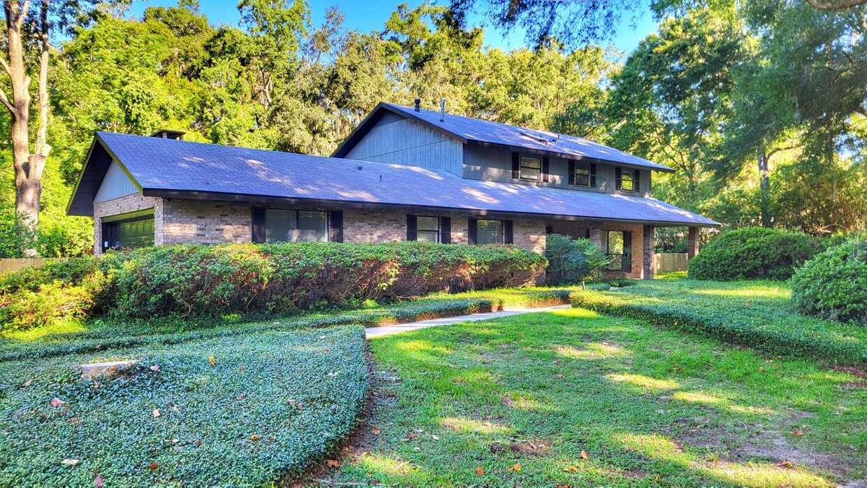 Primary Photo - 4 Bedroom, 3 Bath House on 1 Acre in Fox G...