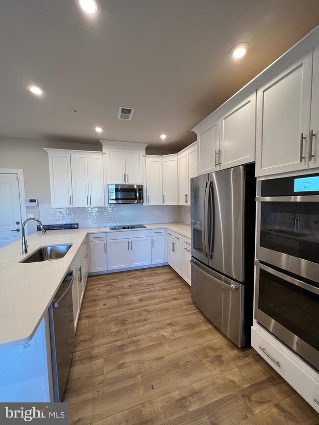 Building Photo - 44581 Wolfhound Sq
