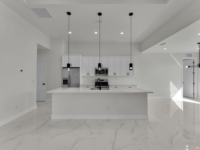 Foto del edificio - Brand-New Home for Rent – Port Charlotte, ...