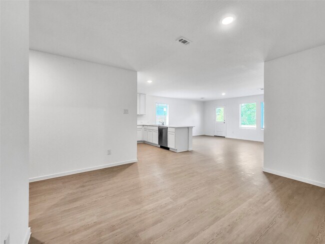 Foto del edificio - 25660 Rose Creek Dr