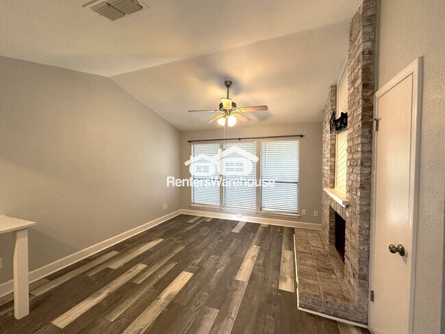 Foto del edificio - 3839 Dry Creek Dr
