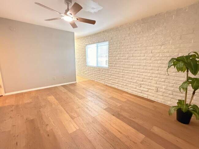 Foto del edificio - 1122 S McClintock Dr