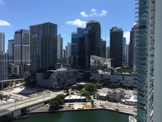 Foto del edificio - 90 SW 3rd St