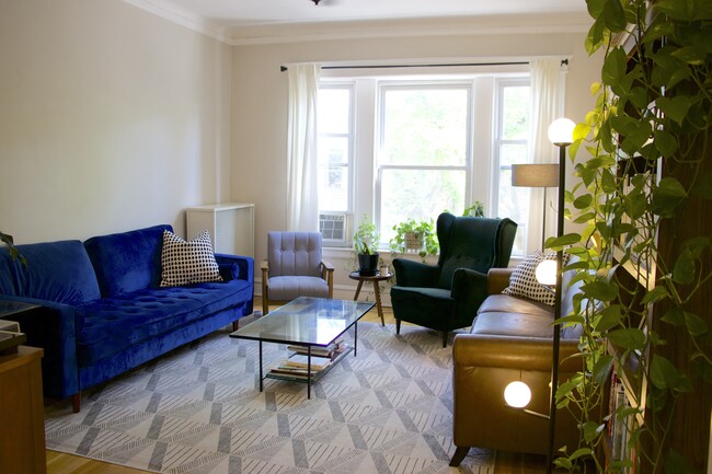 Living Room - 1404 E 56th St