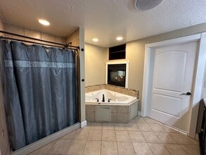 Building Photo - 646 SW 37th St