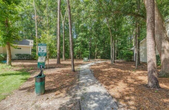 Walking trail - 5005 Double Fox Rd