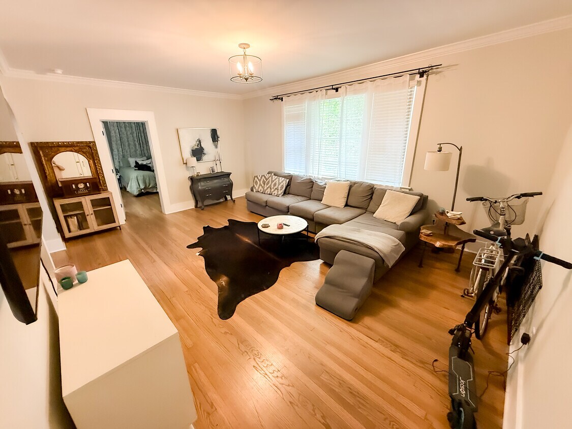 Foto principal - 3931 Clairmont Ave S