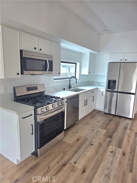 Foto del edificio - 6128 Hazeltine Ave