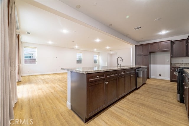 Building Photo - 3152 E Olympic Dr