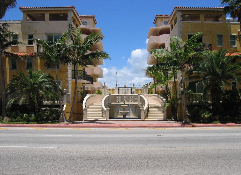Primary Photo - 8888 Collins Ave