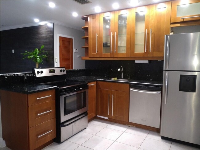 Building Photo - 3856 S Circle Dr