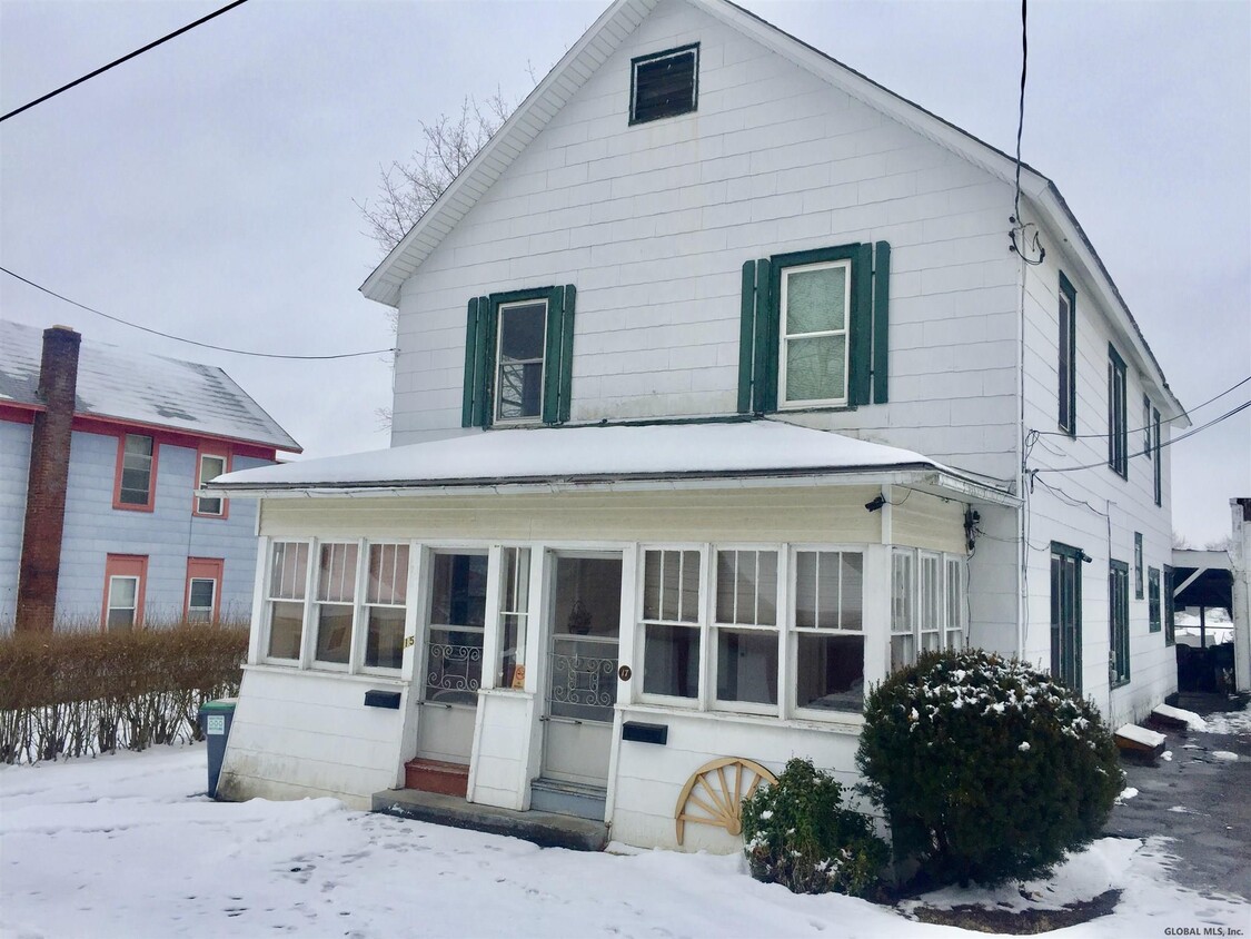 Primary Photo - 17 ROBINSON St